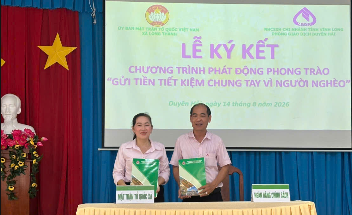 NHCSXH Duyên Hải phối hợp Ủy ban MTTQ Việt Nam xã Long Thành ký kết Chương trình "Chung tay gửi tiết kiệm vì người nghèo"